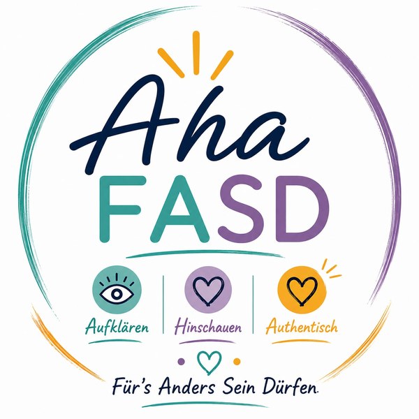 Dunkelblauer Schriftzug AHA-FASD mit dem Slogan Für's Anders Sein Dürfen. Darunter stehen drei Kreise: ein türkises Auge, ein lila Herz und ein strahlendes gelbes Herz. Das Logo führt zurück zur Startseite.